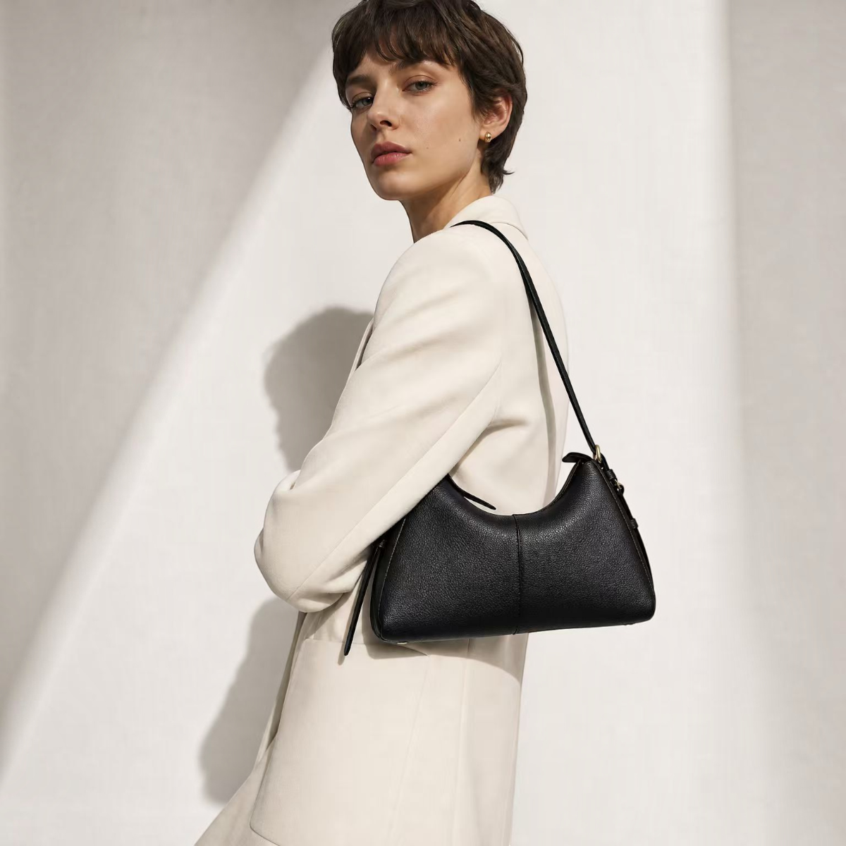 Madolyn Shoulder - Black