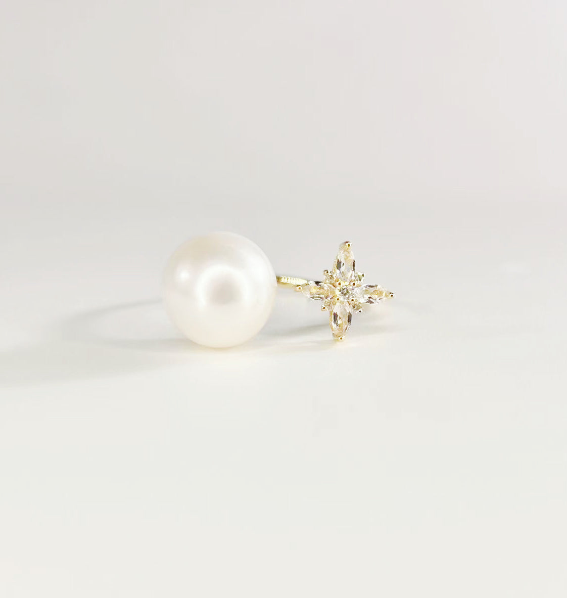 Flora Whisper Ring - Natural Diamond & Pearl