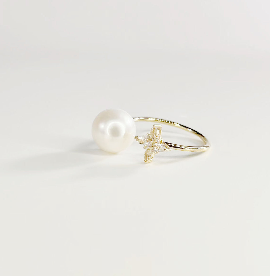 Flora Whisper Ring - Natural Diamond & Pearl