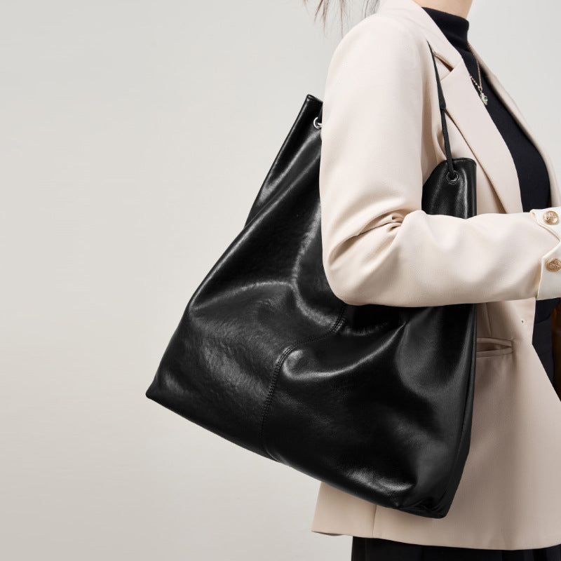 Wax Leather Shoulder - Black
