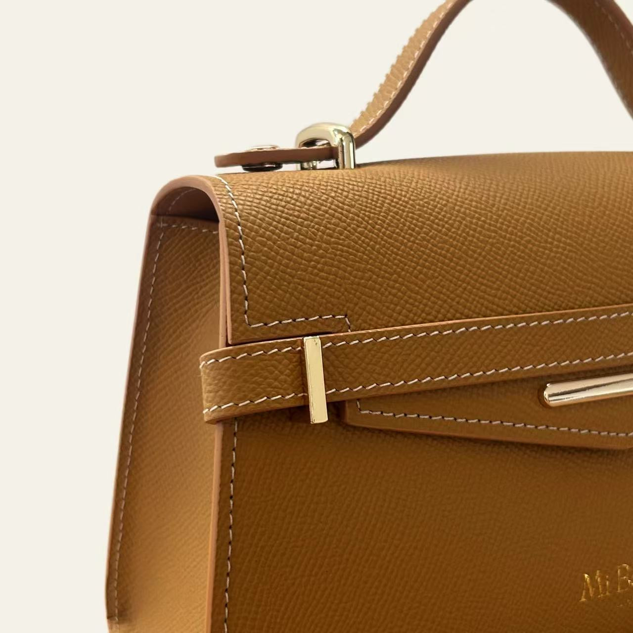 "Mi" Top Handle -Ruby Red