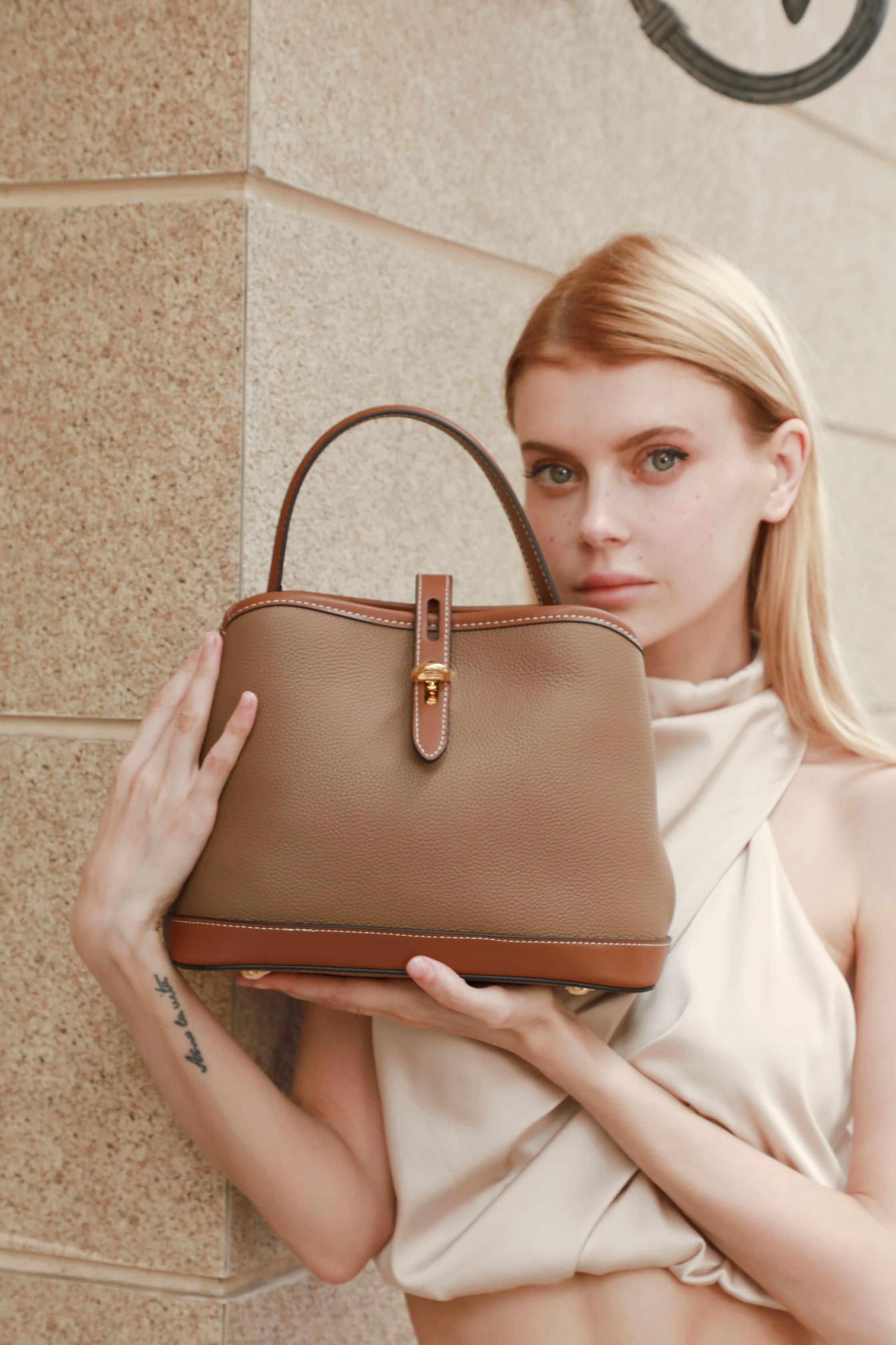 Sentosa Top Handle - White