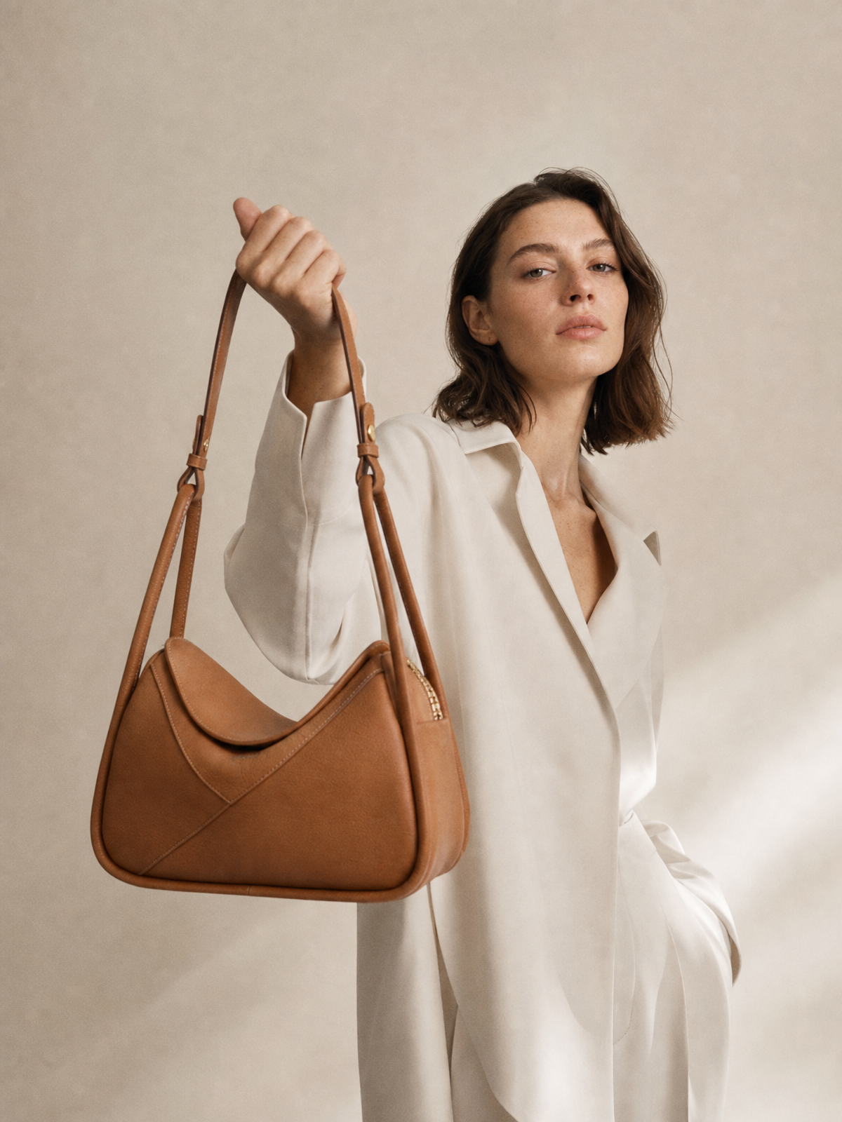 Carnaby Shoulder - Caramel