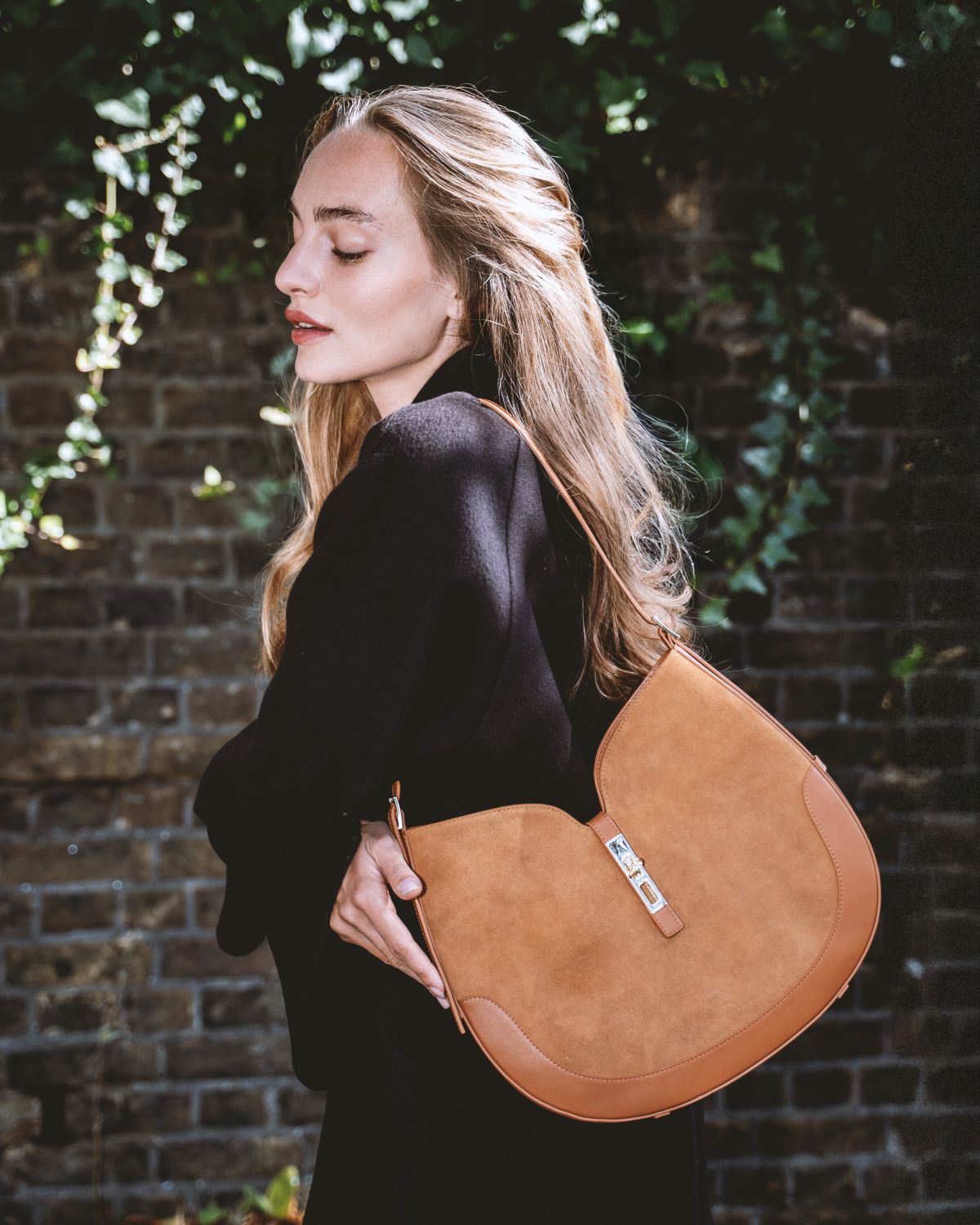 Cotswolds Shoulder - Light Brown Suede