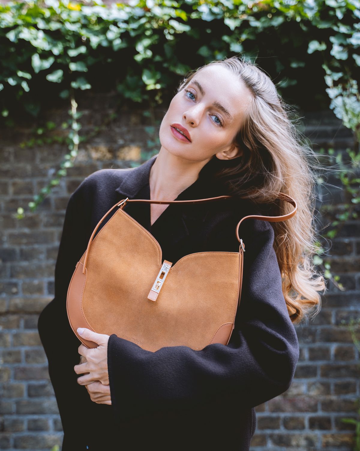 Cotswolds Shoulder - Light Brown Suede