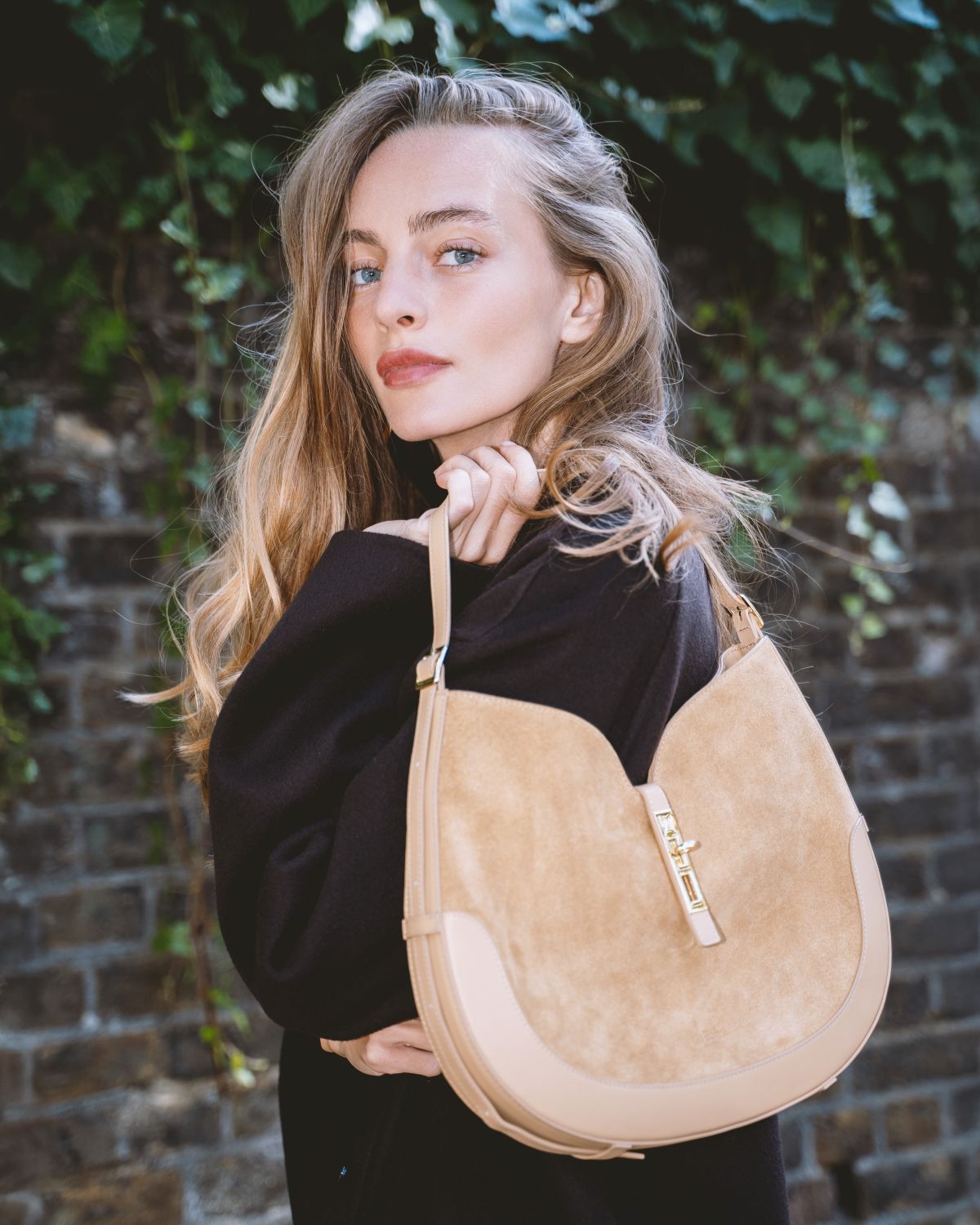 Cotswolds Shoulder - Light Brown Suede