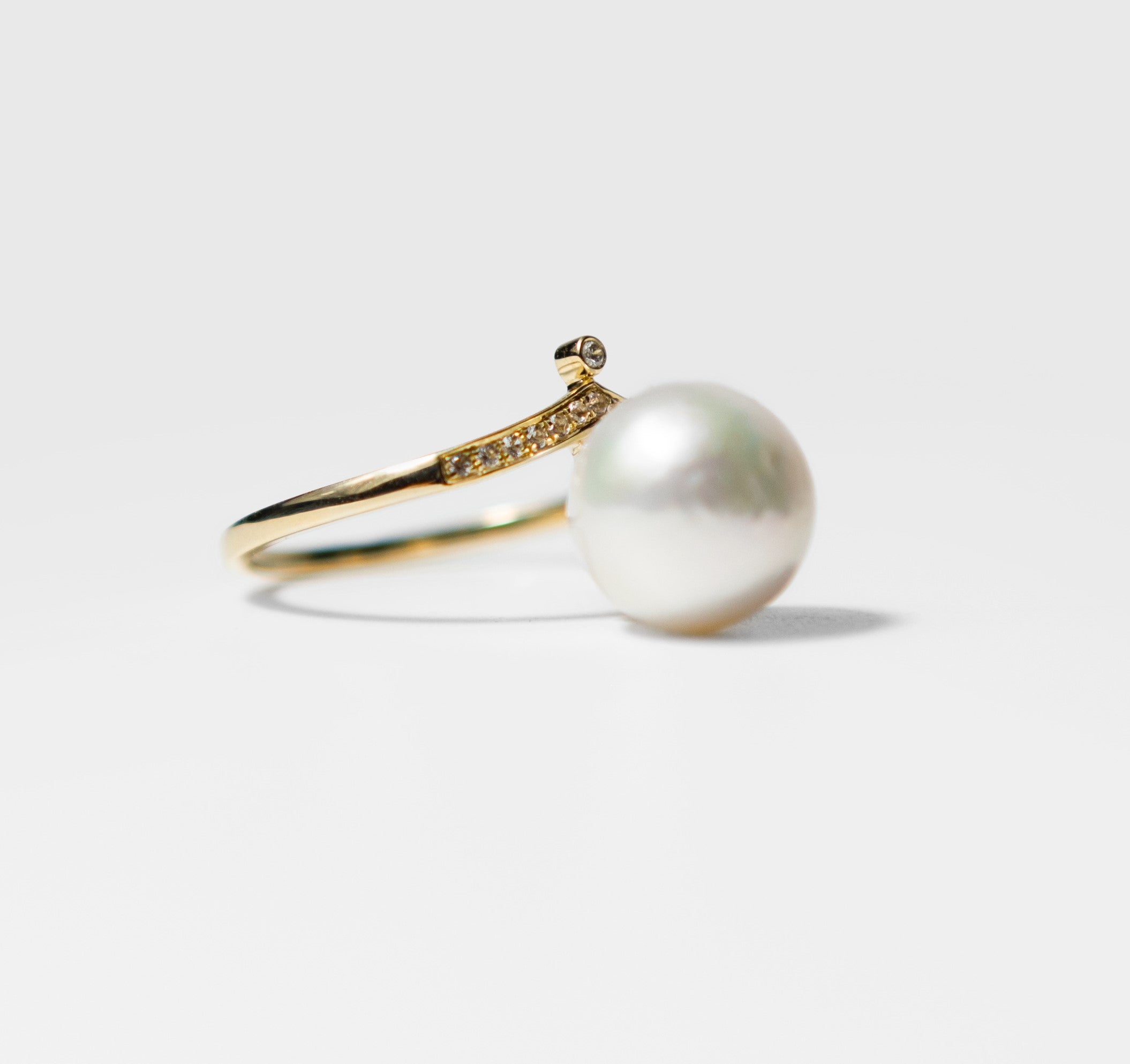 The One Ring - White Pearl& Diamond
