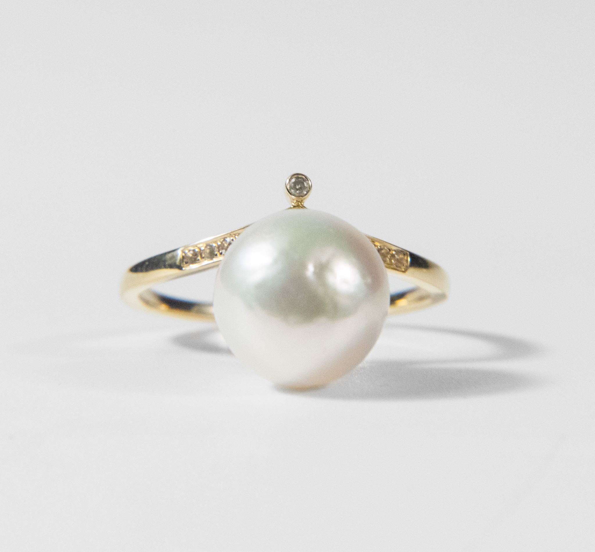The One Ring - White Pearl& Diamond