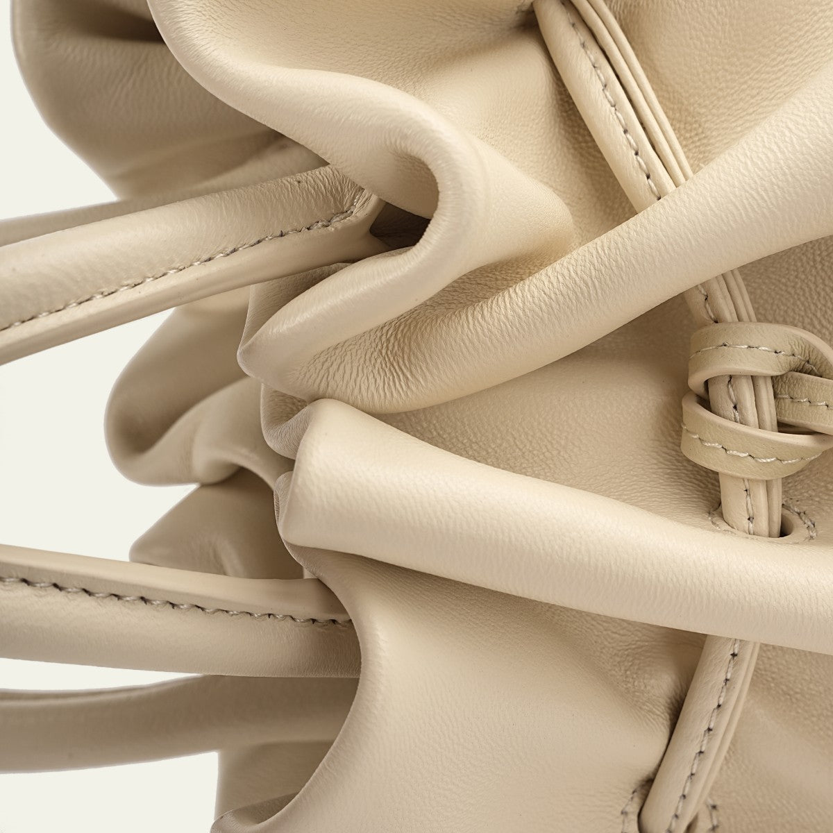 Cloud Top Handle - Creamy White