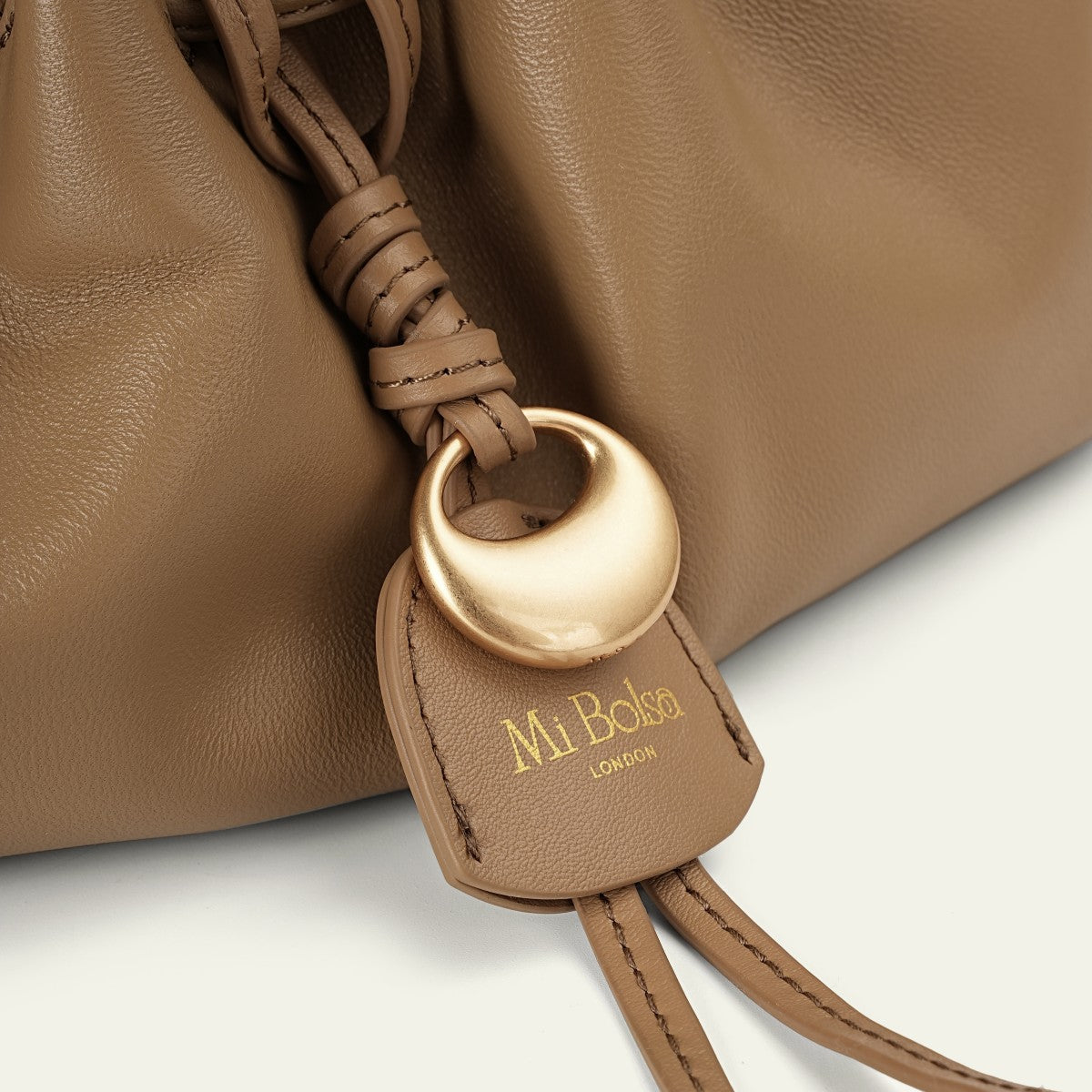 Cloud Top Handle - Milk Tea