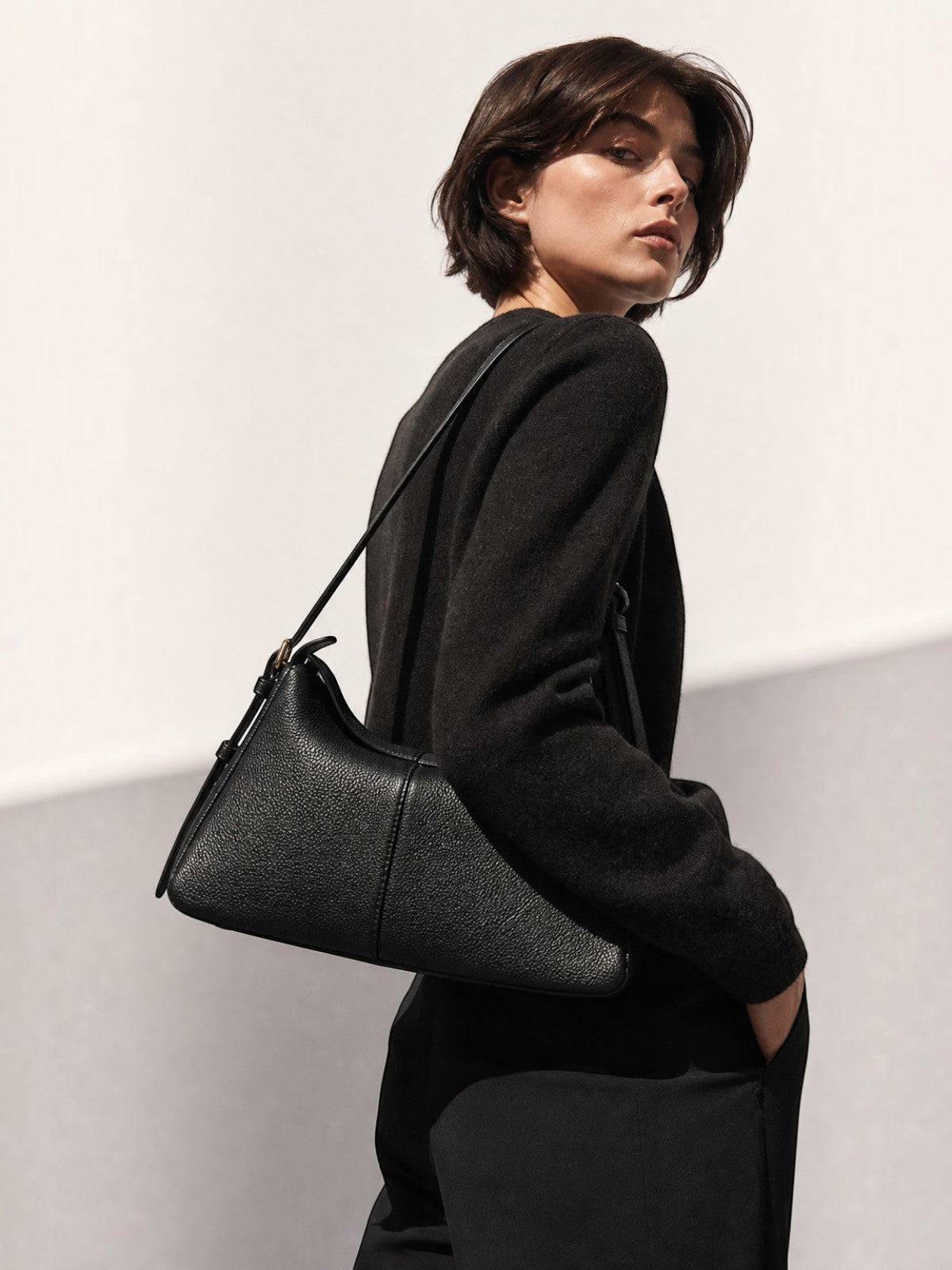 Madolyn Shoulder - Black