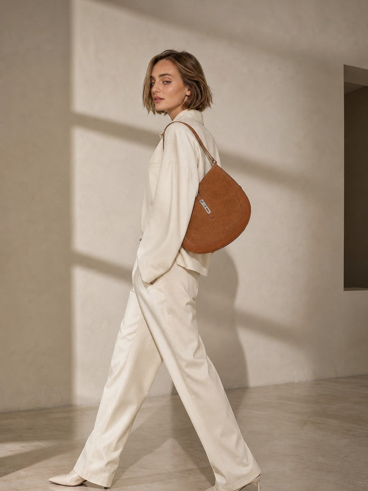 Cotswolds Shoulder - Brown Suede
