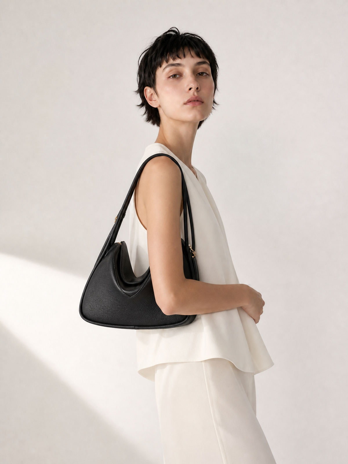 Carnaby Shoulder - Black