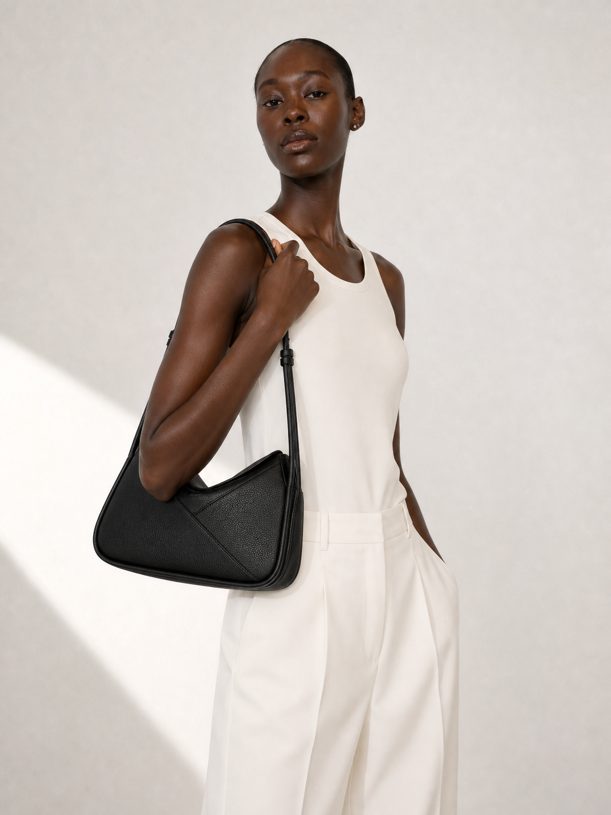 Carnaby Shoulder - Black