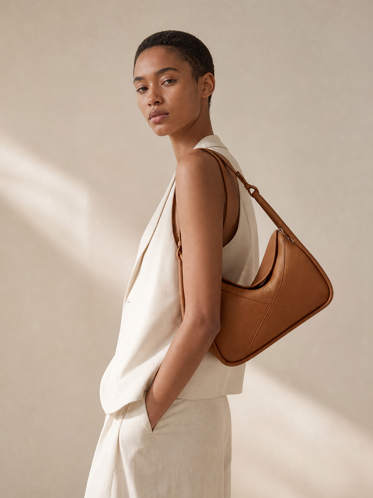 Carnaby Shoulder - Caramel