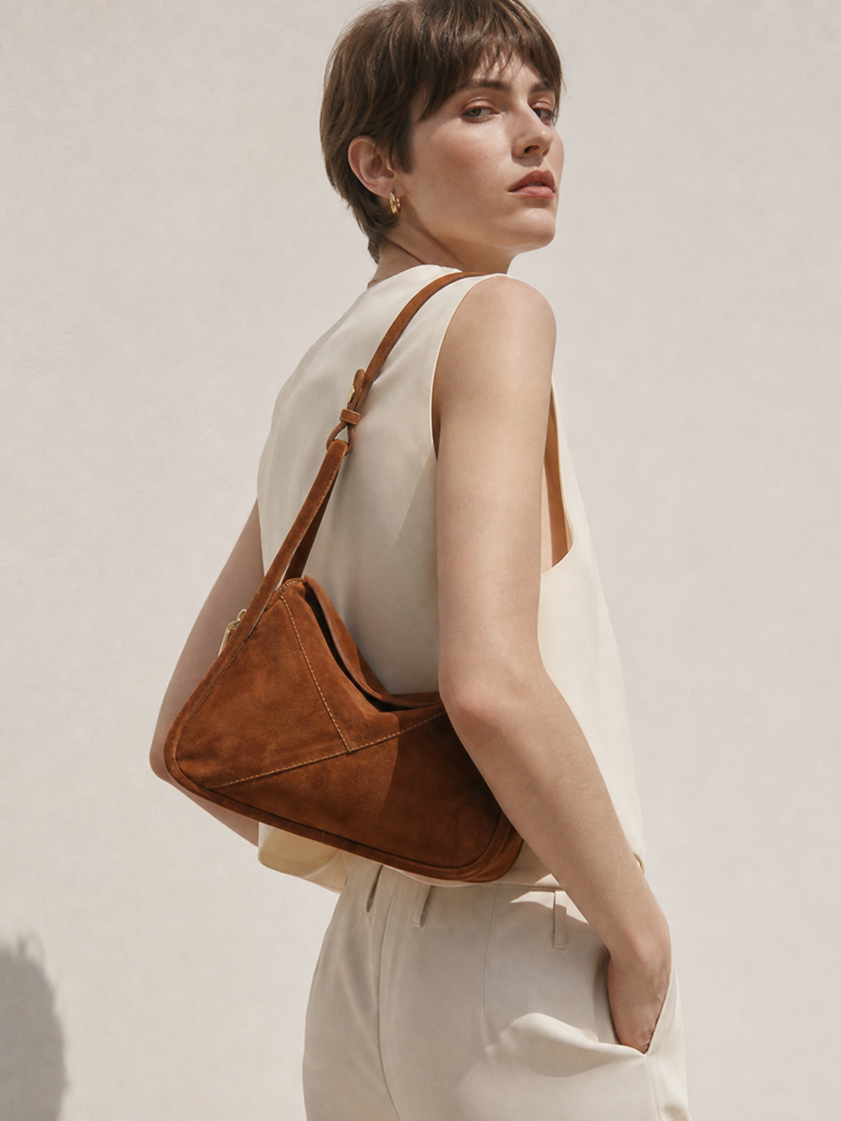 Carnaby Shoulder - Brown Suede