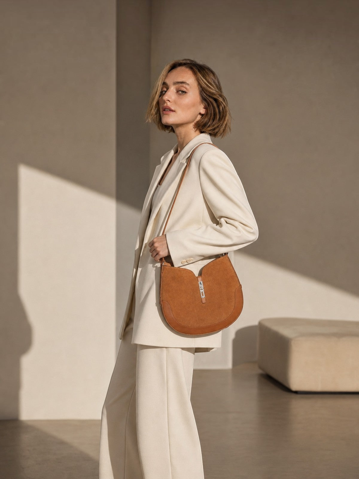 Cotswolds Shoulder - Brown Suede